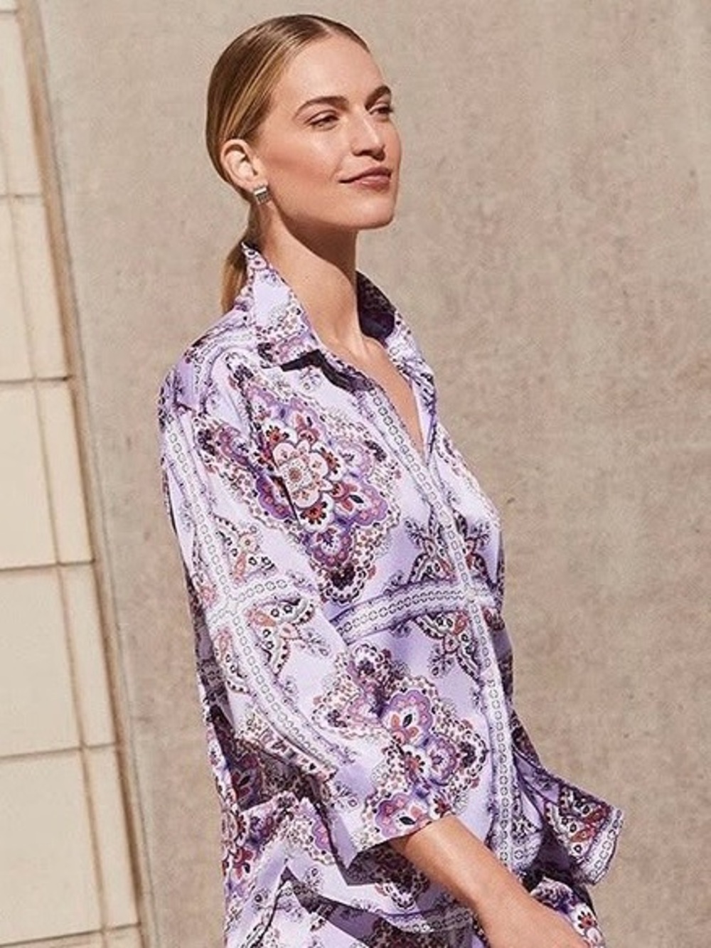 Ann Taylor lavender paisley-print button-up blouse. Women’s size small.
